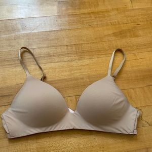 Victorias Secret lined wireless T-shirt bra